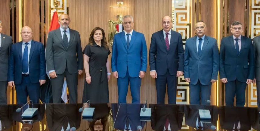 جمبلاط: التصنيع المحلي بالشراكة مع القطاع الخاص هو الحل لتقليل الفاتورة الاستيرادية