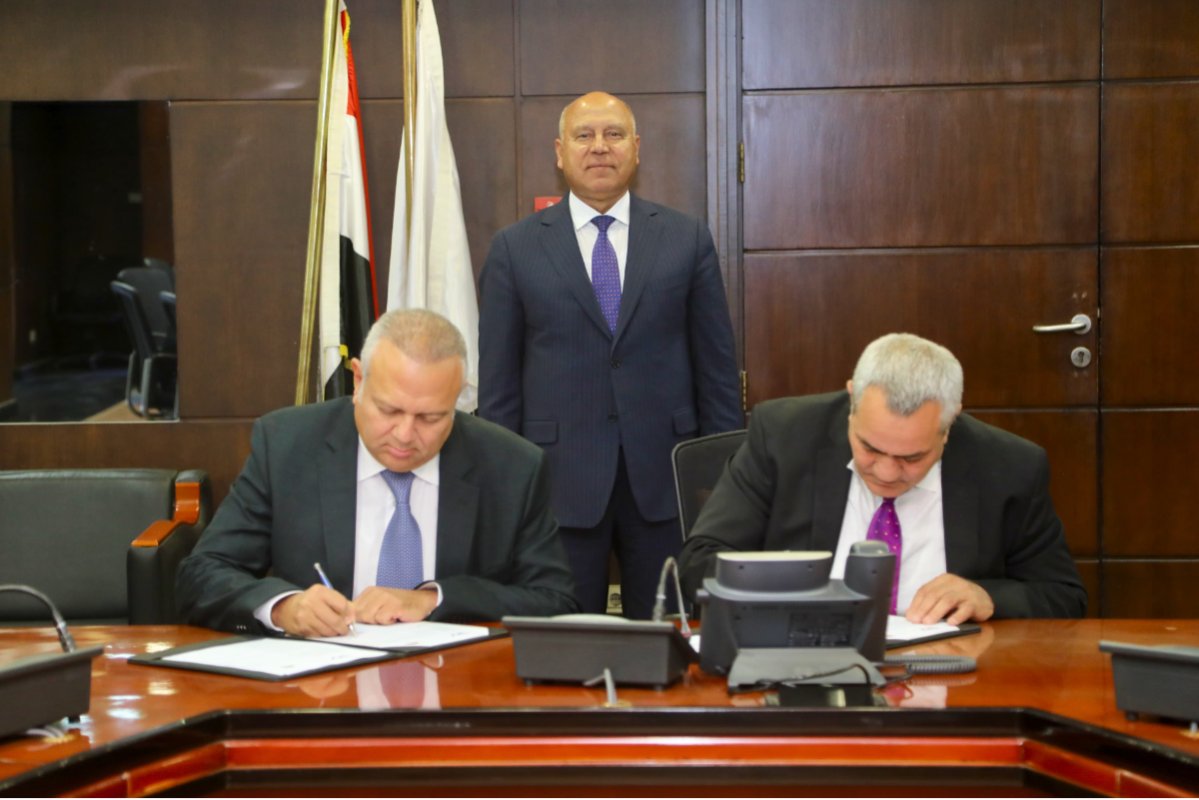 وزير النقل يشهد توقيع مذكرة تفاهم لمشروع تمويل وتصميم وإنشاء واستغلال وصيانة الميناء الجاف