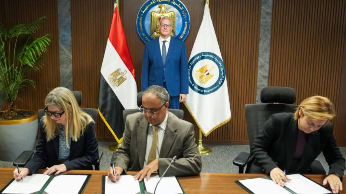البترول.. توقيع اتفاقية جديدة للتوسع في البحث والإنتاج بمنطقة بدرالدين بالصحراء الغربية
