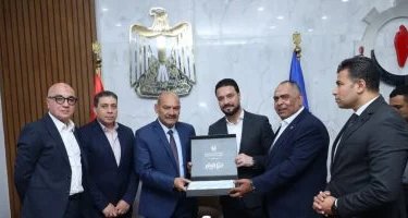 محافظ السويس والبنك الزراعي يبحثان دعم الأسر الأولى بالرعاية