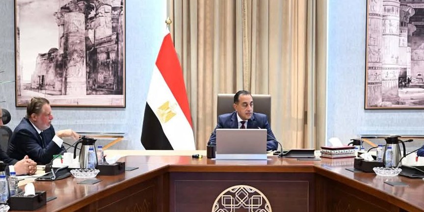 مدبولي يجتمع مع محافظ البنك المركزي  لاستعراض عدد من الملفات