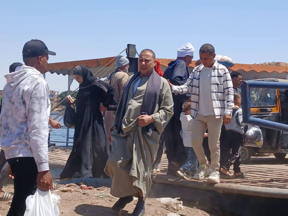 بالصور |  حسم وحزم من محافظ أسيوط لتأمين العبارات النهرية في منفلوط!
