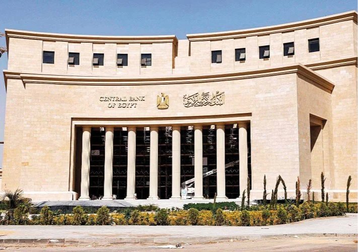 البنك المركزي يثبت عوائد أذون الخزانة الدولارية بعطاء جديد