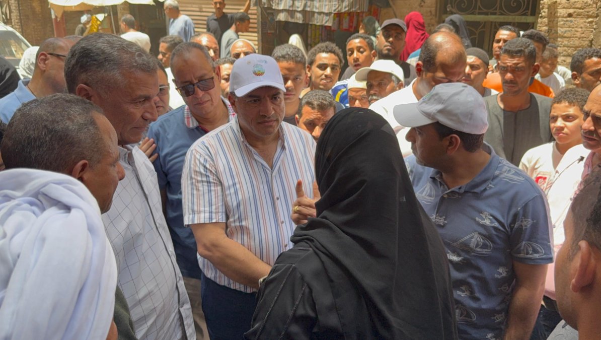 جولة محافظ قنا المفاجئة لـ «قوص» تطيح برؤساء قرى وتكشف المستور في الملف الصحي