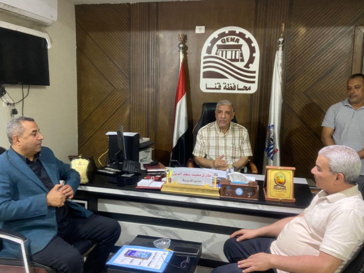 «تعليم قنا» يكثف استعداداته للامتحانات باجتماع موسع لغرفة عمليات الشهادة الإعدادية