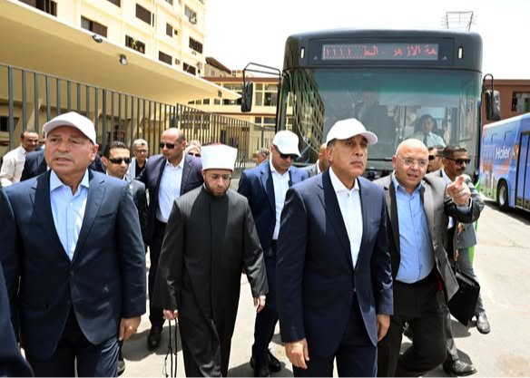 مصطفى مدبولي يتفقد هيئة النقل العام بالقاهرة لمتابعة تطوير النقل الجماعي
