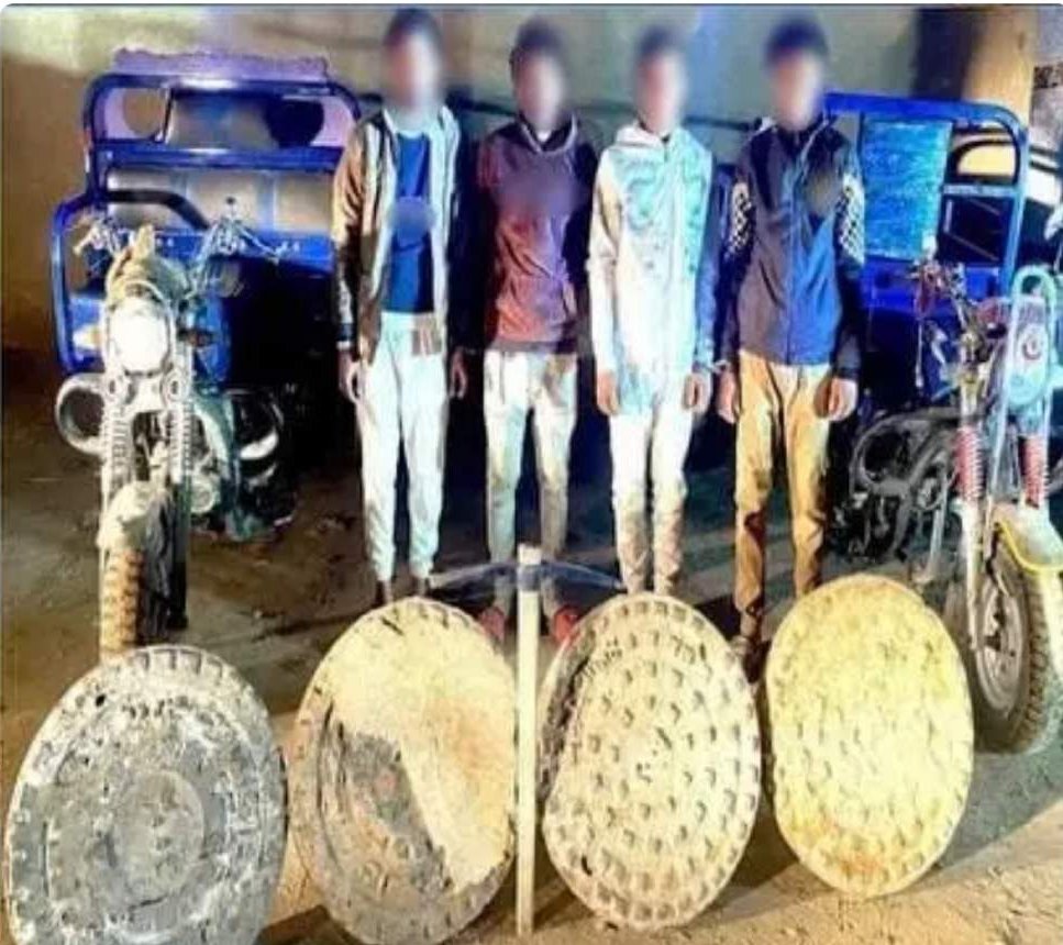 المشدد 15 سنة لـ 4 متهمين بسرقة أغطية بالوعات الصرف الصحي في قنا