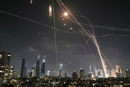 عاجل.. إيران تشن هجوم بالصواريخ البالستية علي إسرائيل بعد ضرب الأخير بيروت اليوم