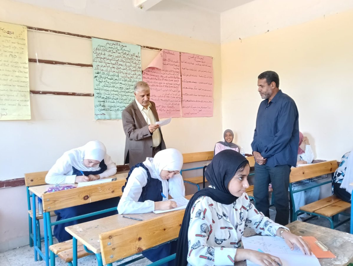 متابعة ميدانية مفاجئة لجان امتحانات الإعدادية بقفط.. وكيل وزارة التعليم بقنا يشدد على منع الهواتف والتصدي للغش