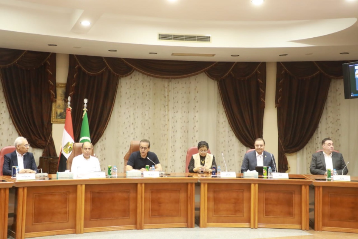 وزير الصحة و النواب يناقشون تذليل عقبات التأمين الصحي الشامل بالمنيا