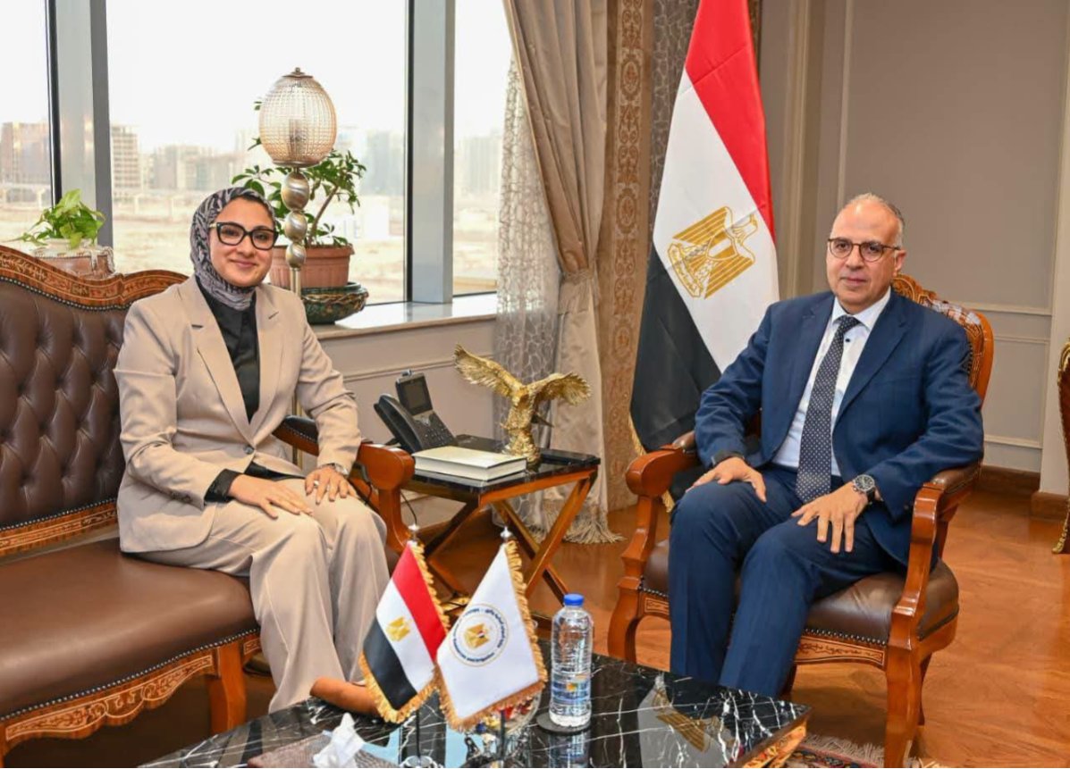 عبد العاطي ومحافظ الوادي الجديد يبحثان آليات ضبط وتأمين مياه الشرب لخطط التنمية المستدامة بالمحافظة