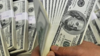 سعر الدولار اليوم في مصر.. استقرار بالبنوك وترقب قرار الفيدرالي