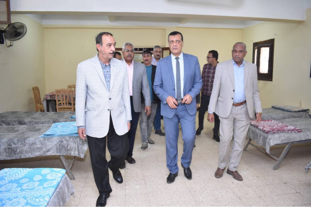محافظ سوهاج يتفقد استراحات امتحانات الثانوية العامة للاطمئنان على جاهزيتها