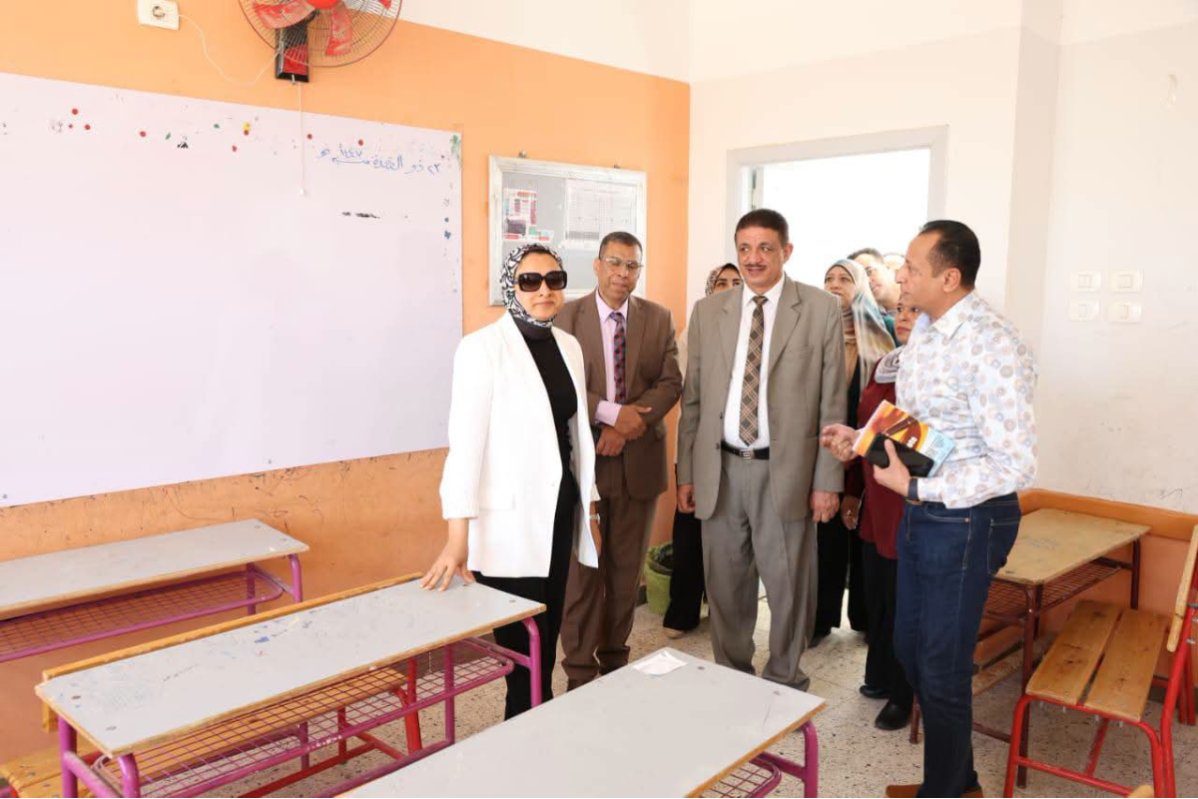 محافظ الوادي الجديد تتفقد جاهزية لجان الثانوية العامة واستراحات المراقبين بالخارجة