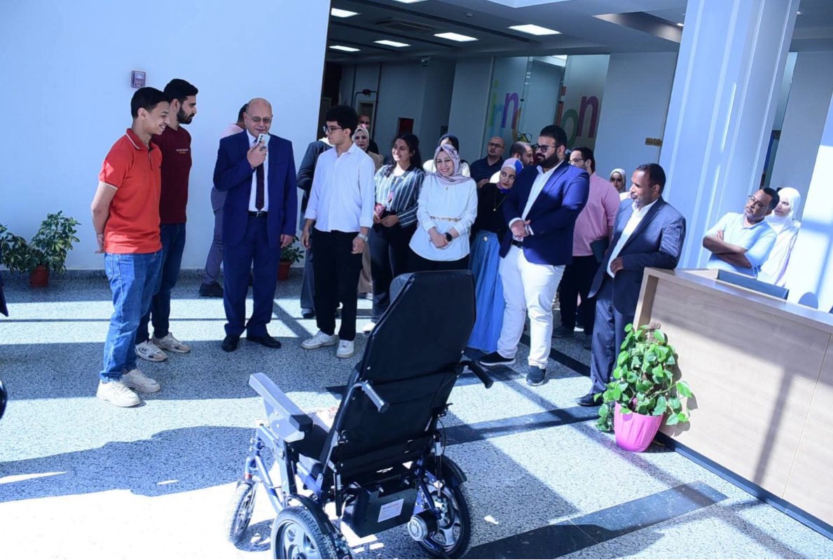 رئيس جامعة سوهاج يتفقد معمل التصنيع الرقمي وتدريب ريادة الأعمال بمركز إبداع مصر الرقمية Creativa