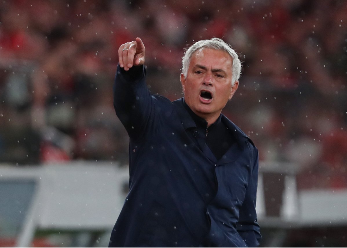 جوزيه مورينيو يتدخل شخصيًا لمنع رحيل نجم ريال مدريد