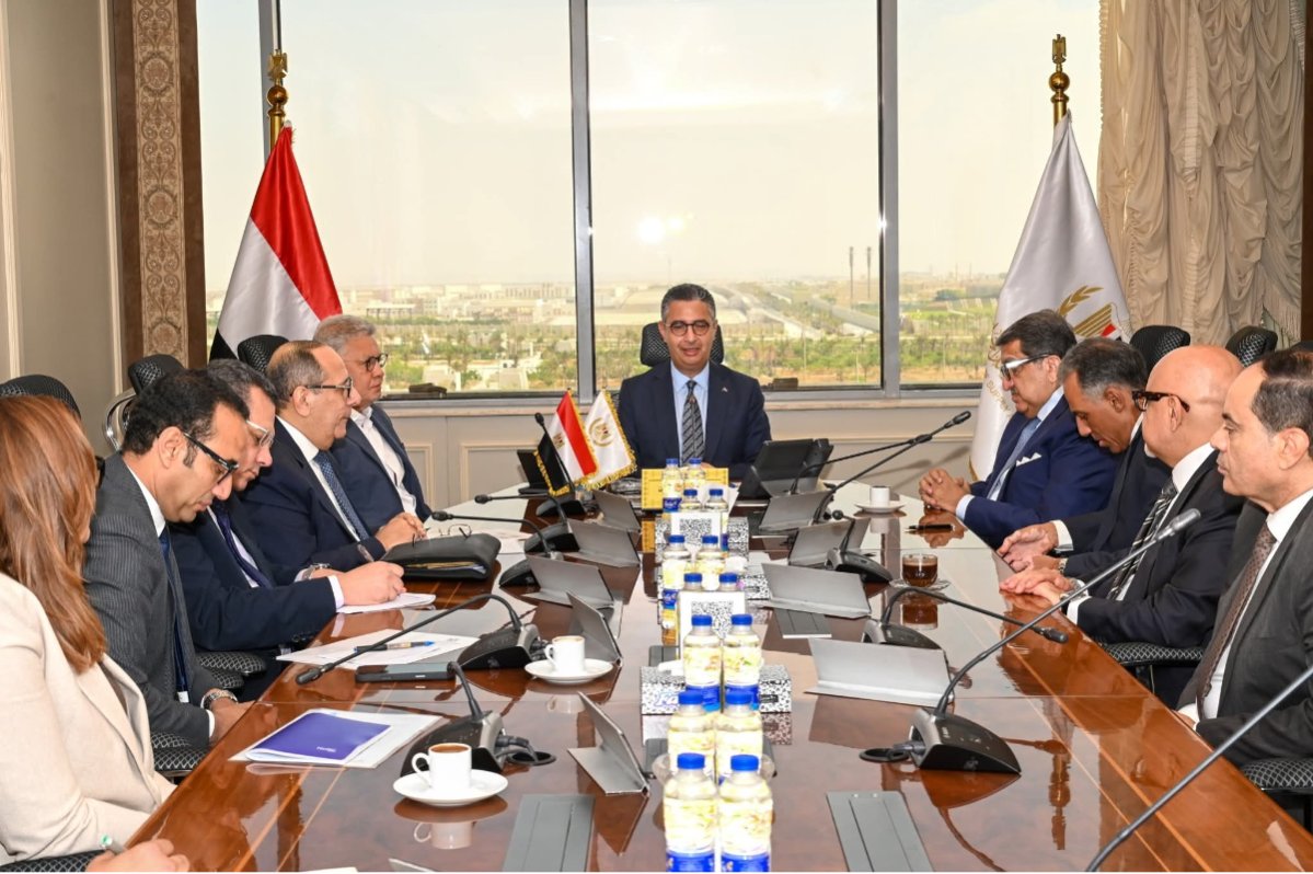 وزير التموين يبحث مع شركة إي فاينانس  التعاون في تنفيذ مشروع كاري أون