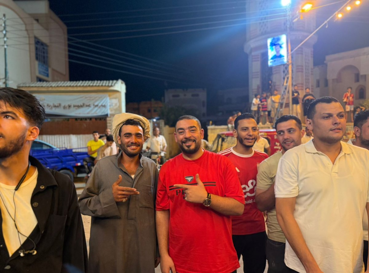 النائب أحمد رجب الشافعي.. يهنئ المنتخب المصري بالتأهل لدور الـ16 من كأس العالم ويحتفل بالفوز وسط أهل قريته
