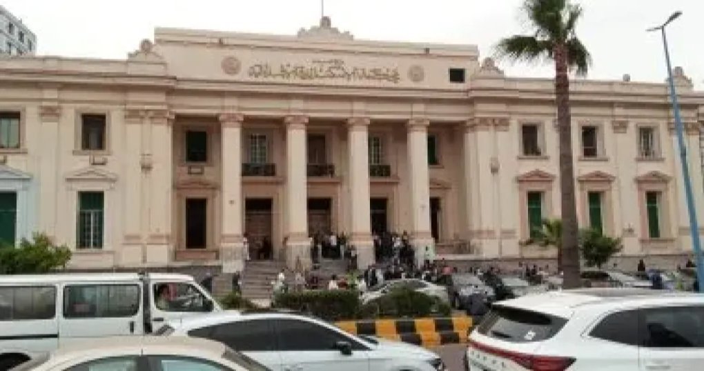 جنايات الإسكندرية تحيل أوراق عاطل ووالده للمفتي لاتهامهما باحتجاز قاصر والتعدي عليها وصناعة عقد زواج عرفي بالإكراه