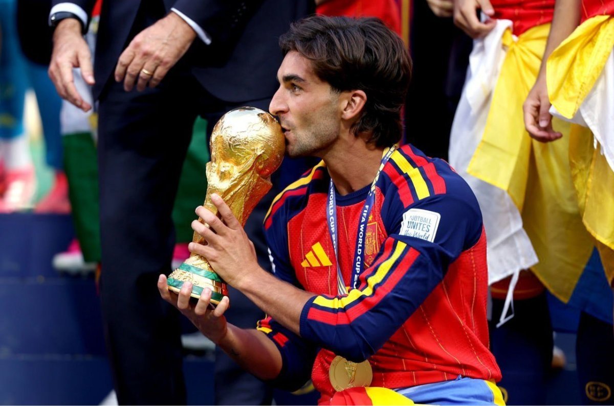 برشلونة يتمسك ببطل العالم.. وتجديد العقد على رأس أولويات الإدارة بعد الميركاتو