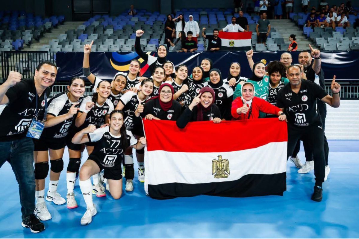 وزير الشباب والرياضة يهنئ بطلات مصر لكرة اليد بعد التأهل التاريخي إلى المربع الذهبي لبطولة العالم