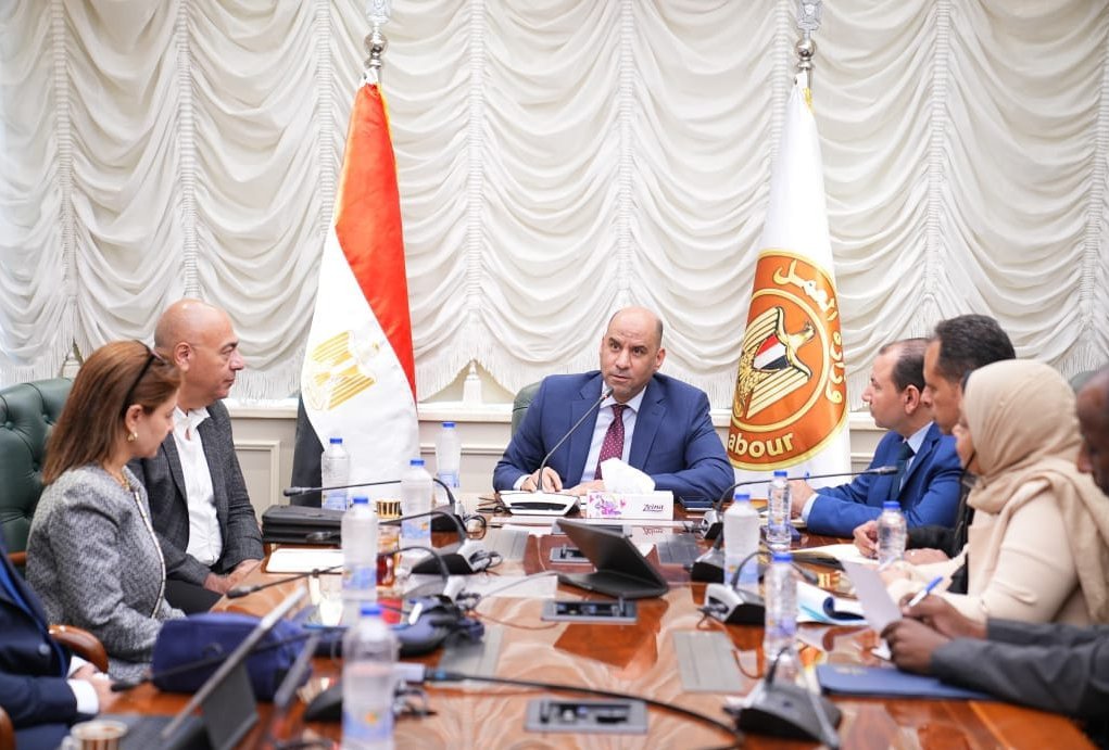 وزير العمل يستعد لإطلاق منظومة رقمية موحدة لتصاريح عمل الأجانب.. «خدمة متميزة» لتيسير إجراءات المستثمرين