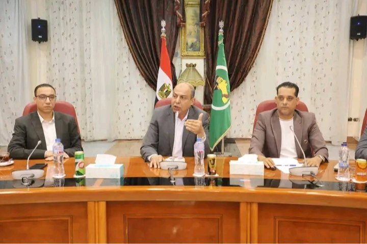 محافظ المنيا يبحث مع نواب البرلمان والإعلاميين ملفات الخدمات والتنمية بالمحافظة