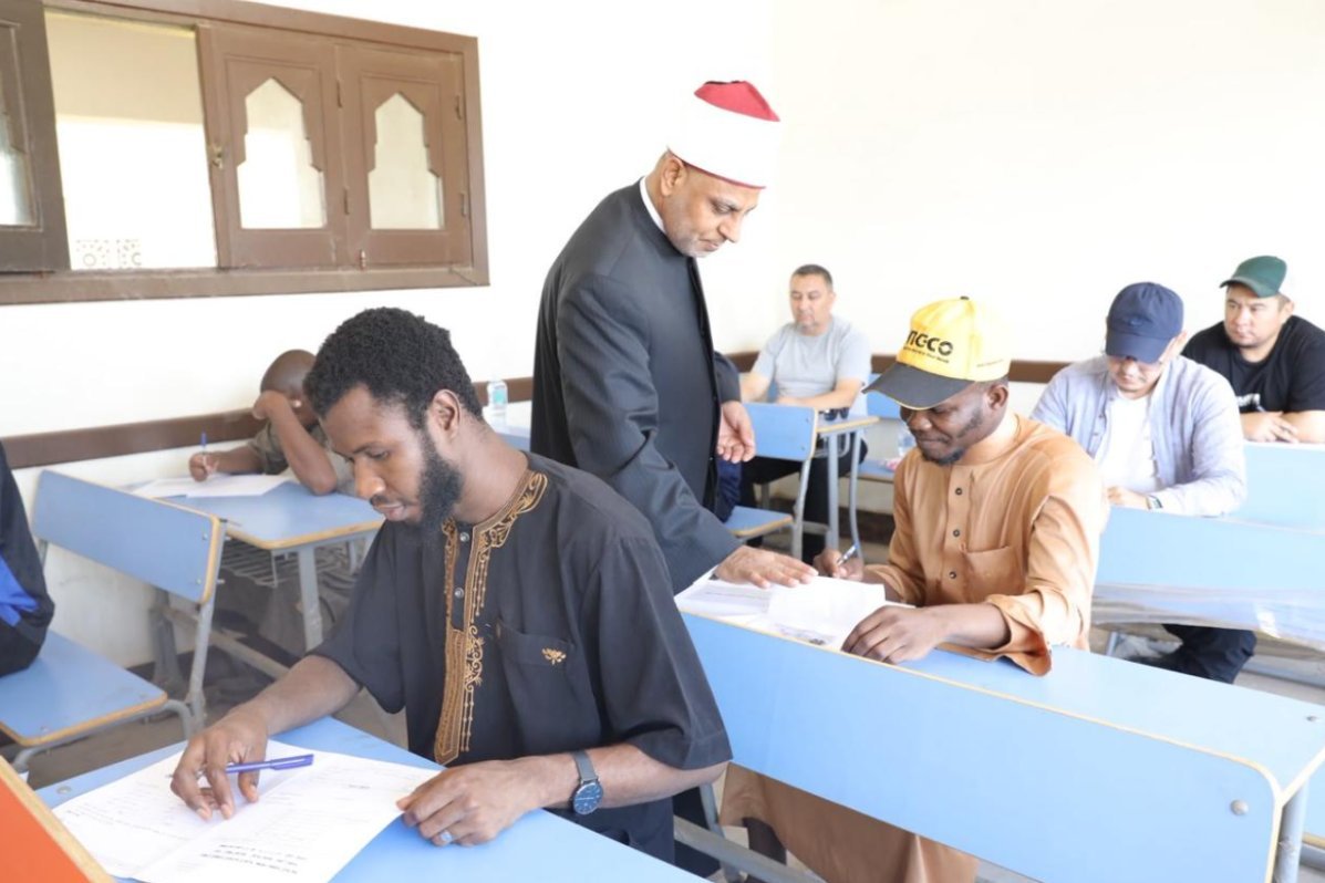 الدكتور أحمد الشرقاوي يتفقد امتحانات الشهادتين الثانوية والإعدادية الأزهرية للدور الثاني بمعهد البعوث