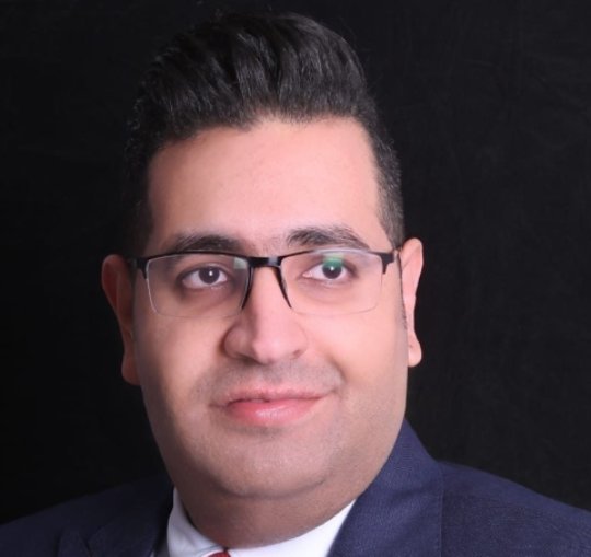 خبير اقتصادي: سياسة الخنق الاقتصادي ضد إيران ترتد على أمريكا والعالم.. وارتفاع النفط يهدد الاقتصاد العالمي