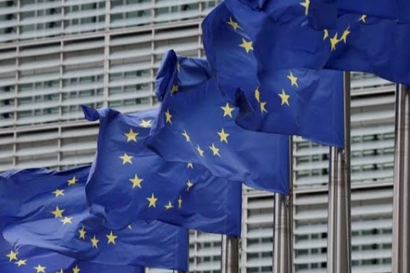 أموال أوروبا في مرمى التدقيق.. مراجعة شاملة لتمويل جمعيات مرتبطة بشبكات الإخوان