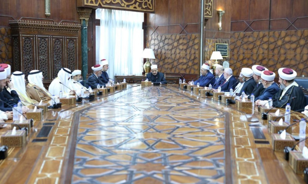 شيخ الأزهر.. يلتقي وزراء الشئون الدينية والمفتين ورؤساء المجامع الفقهية المشاركين في مؤتمر دار الإفتاء
