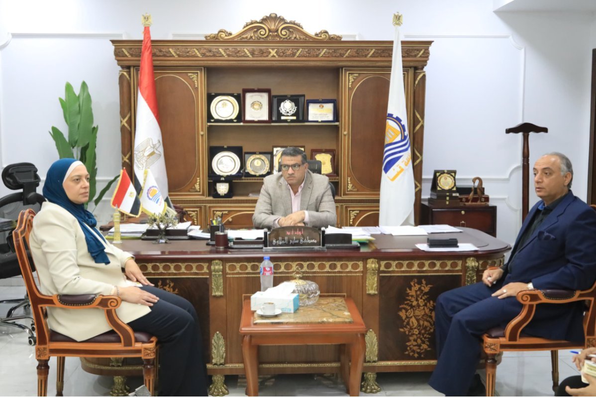 محافظ قنا يبحث مع المنسق الوطني لبرنامج المنح الصغيرة "GEF" تعزيز التعاون في مشروعات حماية البيئة والتنمية المستدامة