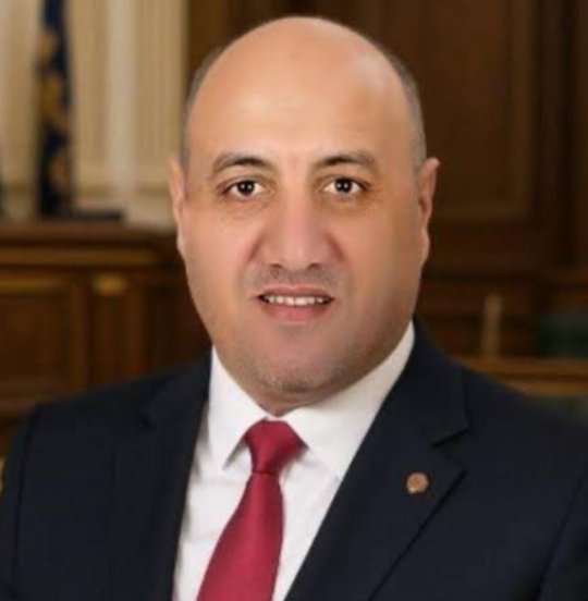 نزيه الحكيم يحسم الجدل حول فصل العامل بسبب تعاطي المخدرات: التحليل الأولي لا يكفي.. والإيجابية المؤكدة تنهي الخدمة بقوة القانون