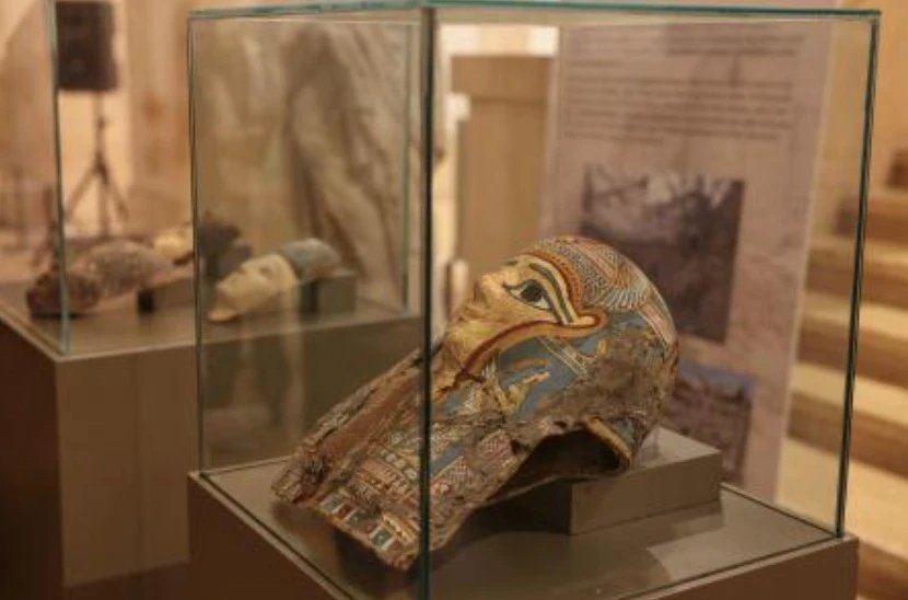 بعد سنوات من ضبطها.. مصر تستعيد 74 قطعة أثرية من لبنان