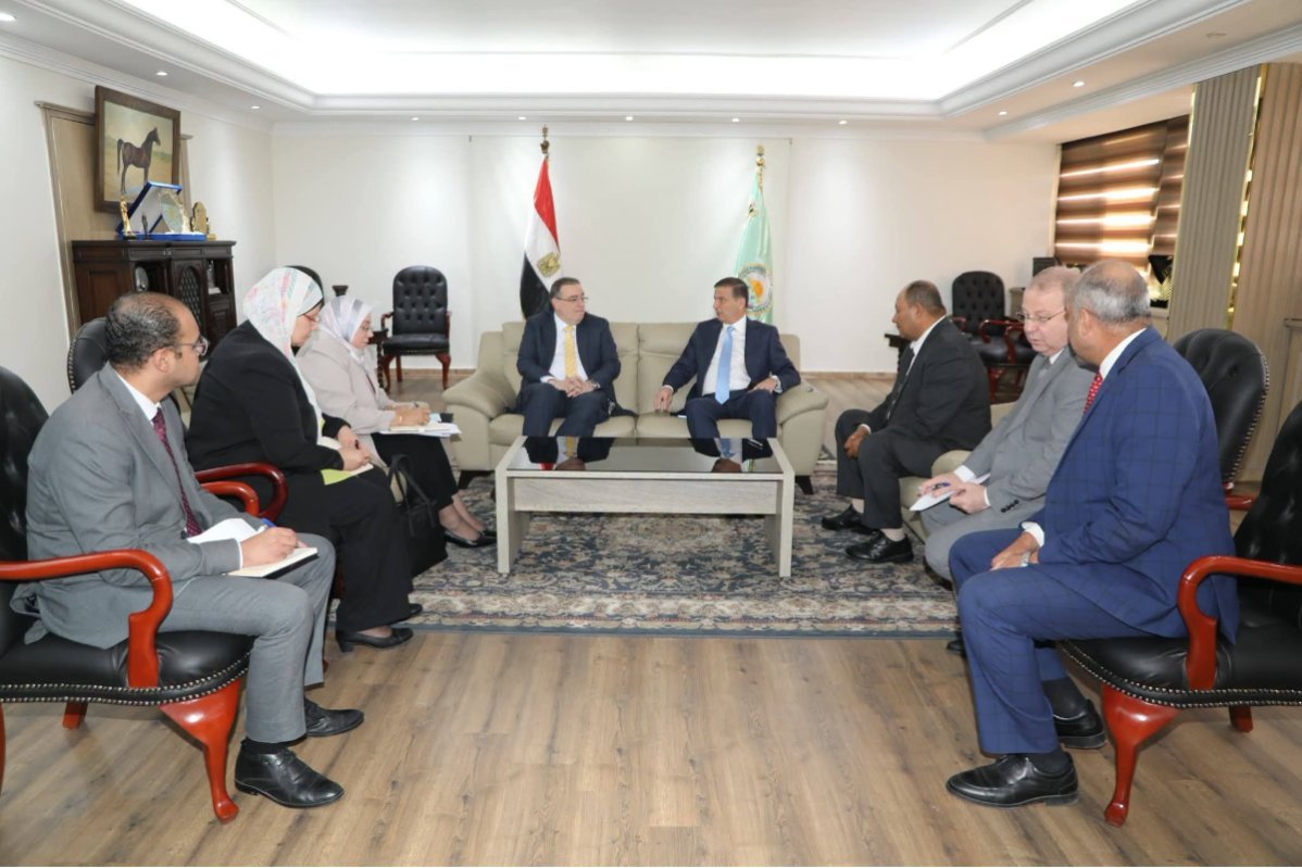 التطوير المؤسسي ورفع كفاءة العاملين على مائدة وزير الزراعة والتنظيم والإدارة