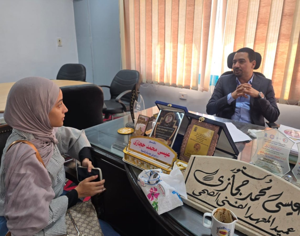 إجراء المقابلات الشخصية للمتقدمين للالتحاق بالمعهد الفني الصحي بجامعة قنا