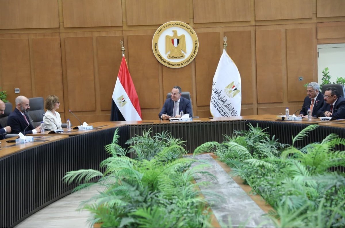 «فيليبس» توسع استثماراتها في مصر..وقنصوة يبحث ربط التعليم باحتياجات الصناعة