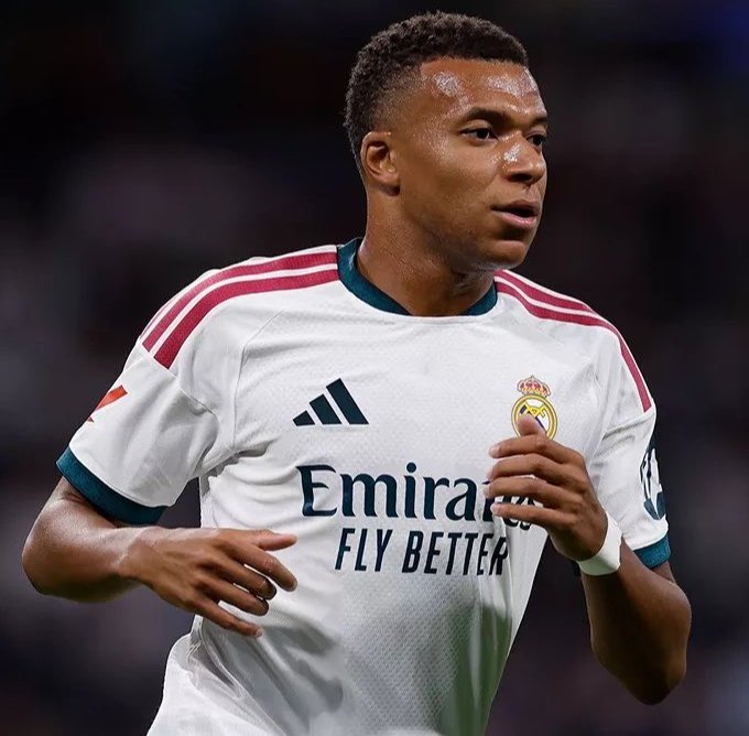 مبابي غير سعيد في ريال مدريد.. تقرير يكشف كواليس داخل غرفة الملابس