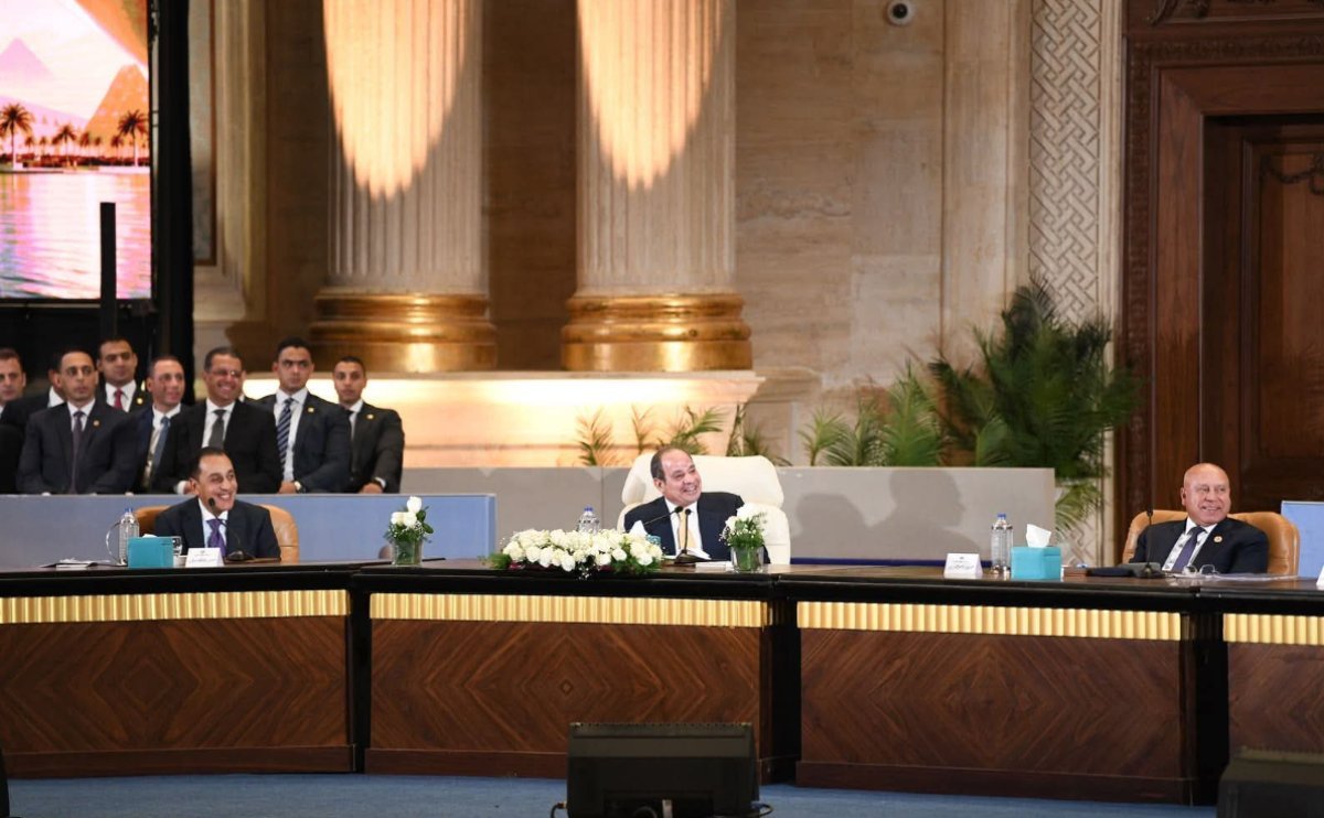 السيسي يشيد بتجربة عمدة السرارية بالمنيا ويشدد على إنجاز «حياة كريمة» بحلول 2030