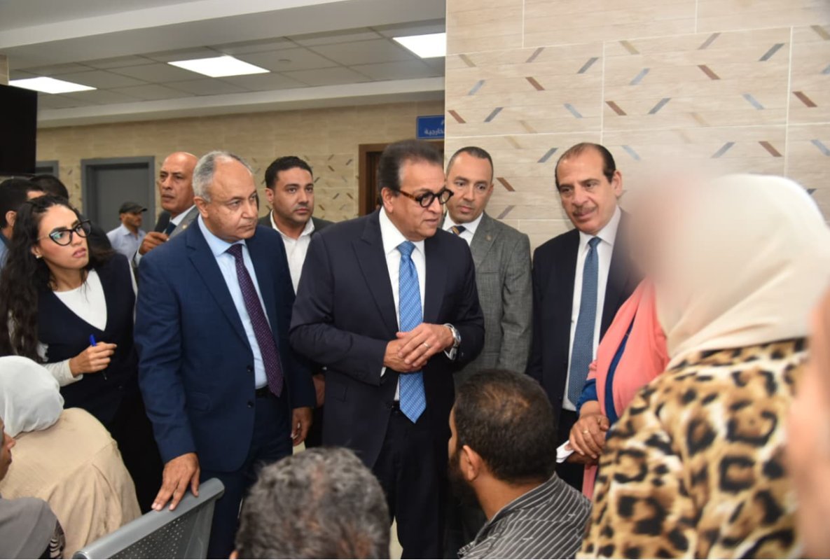 وزير الصحة يفاجئ مستشفى المدينة بالعبور.. ماذا طلب لتحسين الخدمة وتخفيف انتظار المرضى؟