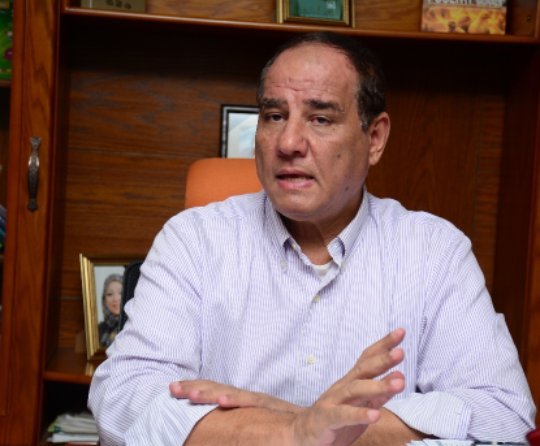 «القطاع بيخسر 90 مليون جنيه يوميًا».. ثروت الزيني يكشف مفارقة ارتفاع الأعلاف وتراجع أسعار الدواجن