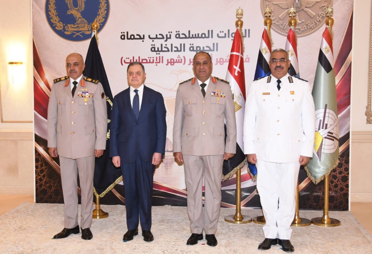 وزير الدفاع يستقبل وزير الداخلية ووفد من قيادات الشرطة لتقديم التهنئة بمناسبة الإحتفال بالذكرى الثالثة والخمسين لحرب أكتوبر