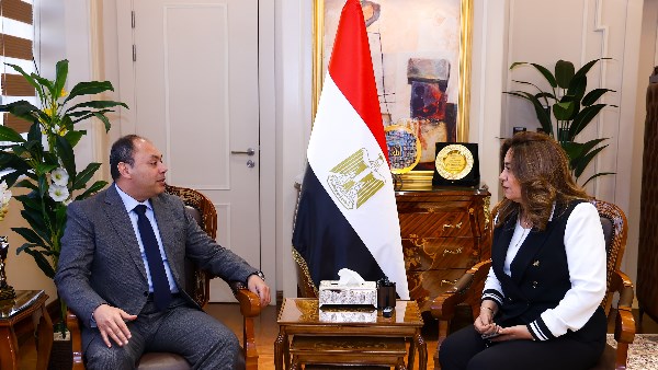 وزيرة التنمية المحلية : دفع المشروعات وتوفير فرص عمل لأبناء الصعيد