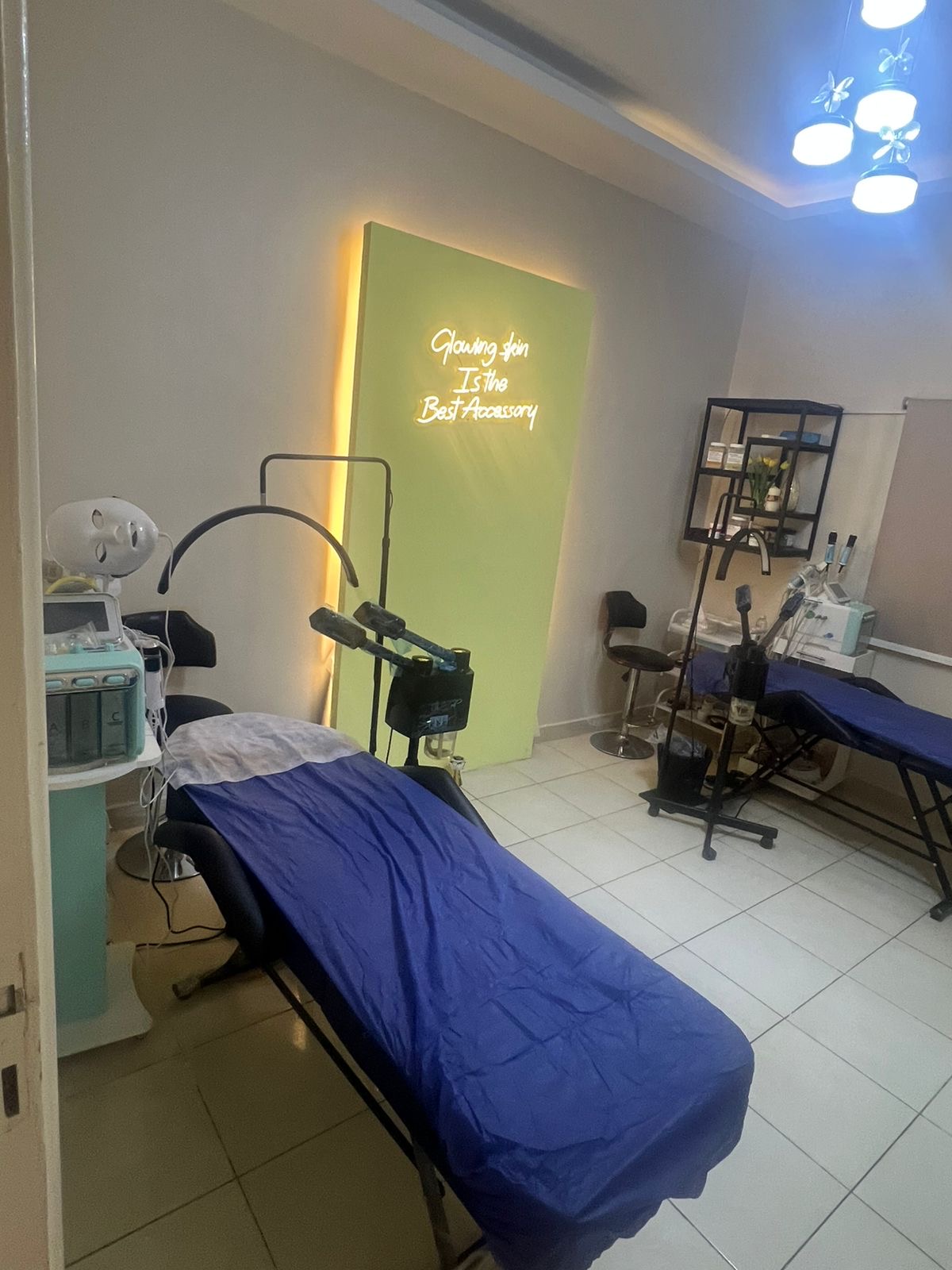 وزارة الصحة والسكان تغلق مركزًا غير مرخص للتجميل في مدينة نصر تديره منتحلة صفة طبيب
