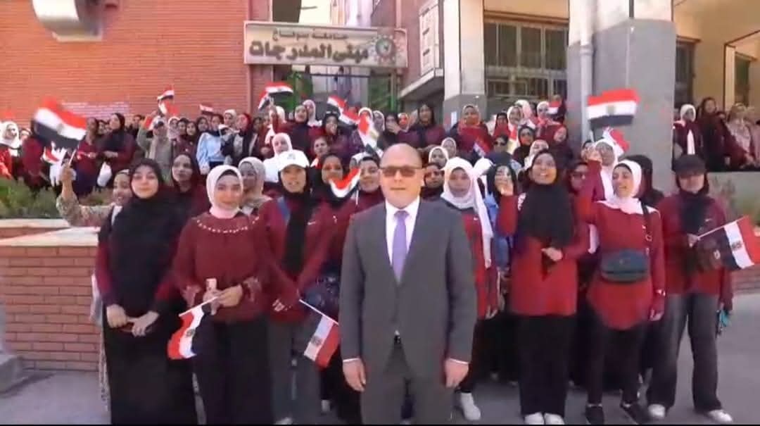 بمشاركة 3000 طالب وطالبة.. جامعة سوهاج تنظم مسيرة للحث على المشاركة في انتخابات الشيوخ