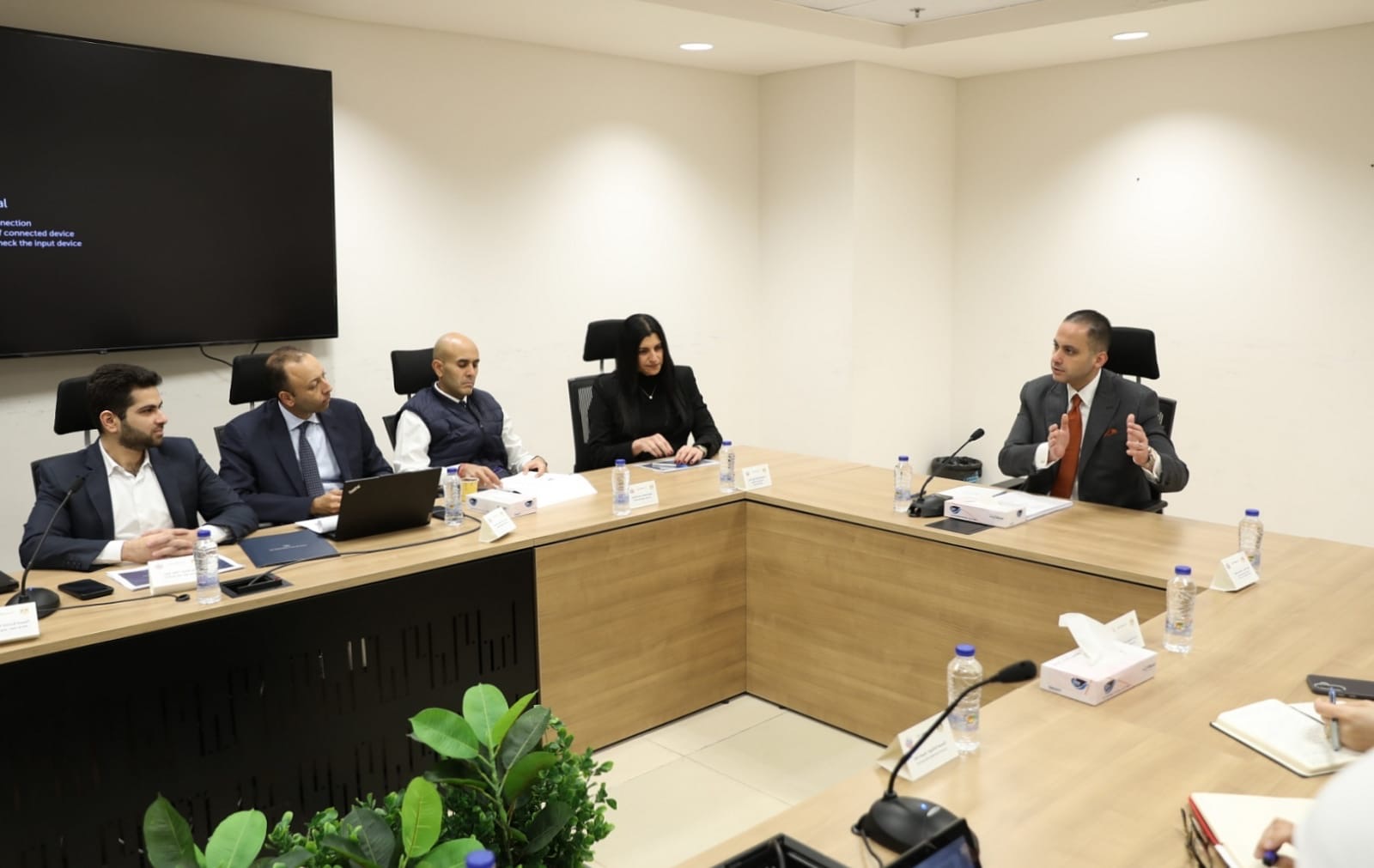 نائب وزير الصحة يبحث تطوير الرعاية الصحية مع الصندوق السيادي