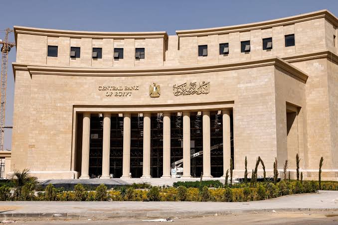 البنك المركزي يحرك السوق.. خفض الفائدة يفتح فصل جديد للجنيه المصري والاستثمار
