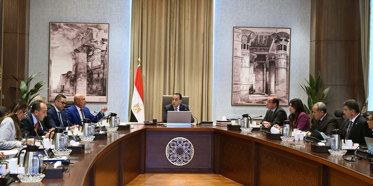 مدبولي يتابع تنفيذ مشروعات القطار السريع والمونوريل: تكليفات رئاسية بسرعة الإنجاز