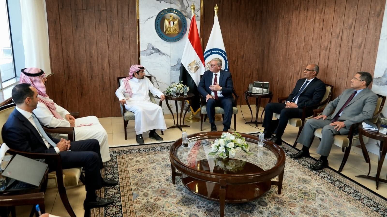 وزير البترول يبحث دعم الاستثمارات السعودية في صناعات البتروكيماويات