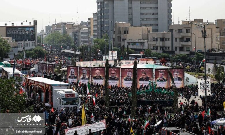 حشود غفيرة بطهران تشيع قتلى الهجوم الإسرائيلي